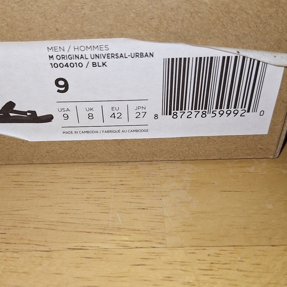 A pair of Teva M. Universal Urban 1004010/BLK. Sandals in a size 9. NWB - Picture 3 of 12